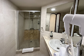 Una noche en habitación con bañera hidromasaje y desayuno para 2 en Alkalea Hospedería en Casas del Cerro (Albacete)