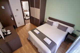 Una noche con desayuno para 2 en Clopy Rocamar*** en Benidorm (Alicante)