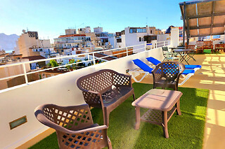 Una noche con desayuno para 2 en Clopy Rocamar*** en Benidorm (Alicante)