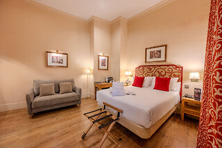 Una noche con desayuno para 2 en Casa Romana Hotel Boutique**** en Sevilla