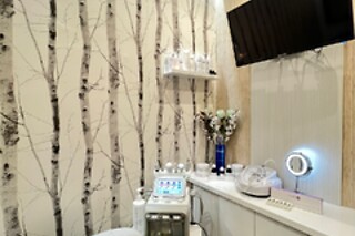 Un tratamiento facial "light  and facial vitality" para 1 en Clinic Velázquez 120 en Madrid