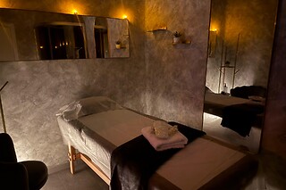 Un tratamiento facial "light  and facial vitality" para 1 en Clinic Velázquez 120 en Madrid