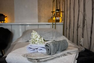 Un tratamiento facial "light  and facial vitality" para 1 en Clinic Velázquez 120 en Madrid
