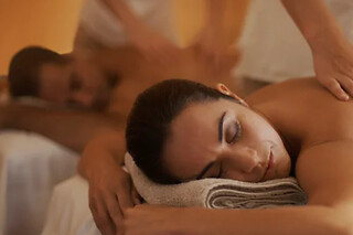 Un masaje craneal o podal para 2 en Oasis Spa Sevilla en Sevilla
