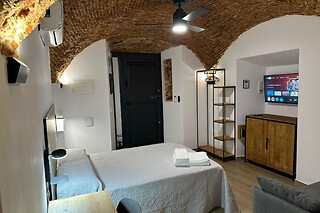 Dos noches en estudio con desayunos para 2 en Apartamento Turístico Entre Bóvedas en Cáceres