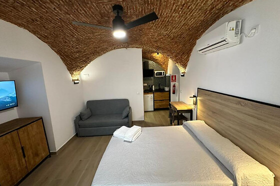 Dos noches en estudio con desayunos para 2 en Apartamento Turístico Entre Bóvedas en Cáceres