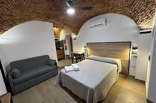 Dos noches en estudio con desayunos para 2 en Apartamento Turístico Entre Bóvedas en Cáceres