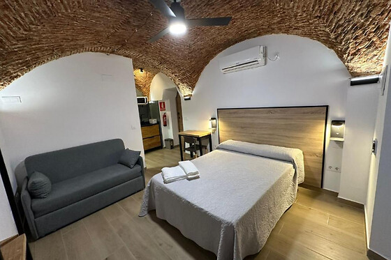 Dos noches en estudio con desayunos para 2 en Apartamento Turístico Entre Bóvedas en Cáceres