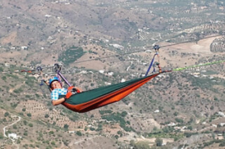 Un experiencia en hamacas suspendidas a 100 m de altura para 1 en Vive Aventura en Comares (Málaga)
