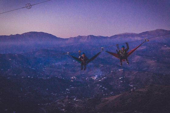 Un experiencia en hamacas suspendidas a 100 m de altura para 1 en Vive Aventura en Comares (Málaga)