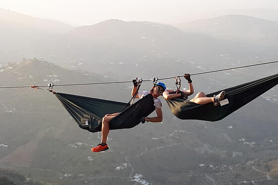 Un experiencia en hamacas suspendidas a 100 m de altura para 1 en Vive Aventura en Comares (Málaga)