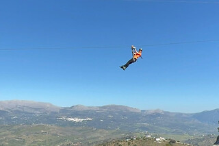 Un experiencia en hamacas suspendidas a 100 m de altura para 1 en Vive Aventura en Comares (Málaga)