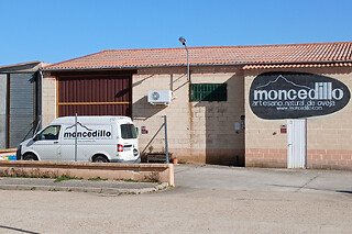 Una visita al obrador con cata de quesos para 4 en Quesería Moncedillo en Campo de San Pedro (Segovia)