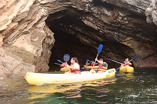 Una ruta en canoa por calas y cuevas para 2 con Cientovolando en Ribadeo (Lugo)