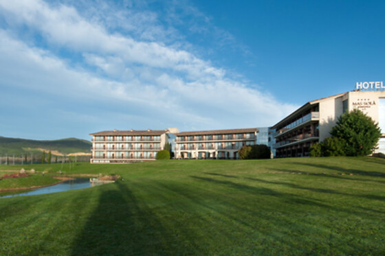 Una noche con desayuno y experiencia bienestar para 2 en Hotel Mas Solá**** en Santa Coloma de Farners (Girona)