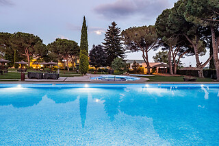 Una noche con desayuno y experiencia bienestar para 2 en Hotel Mas Solá**** en Santa Coloma de Farners (Girona)