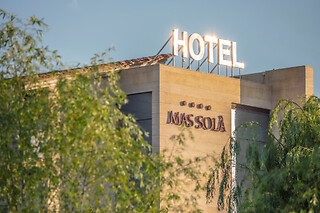 Una noche con desayuno y experiencia bienestar para 2 en Hotel Mas Solá**** en Santa Coloma de Farners (Girona)