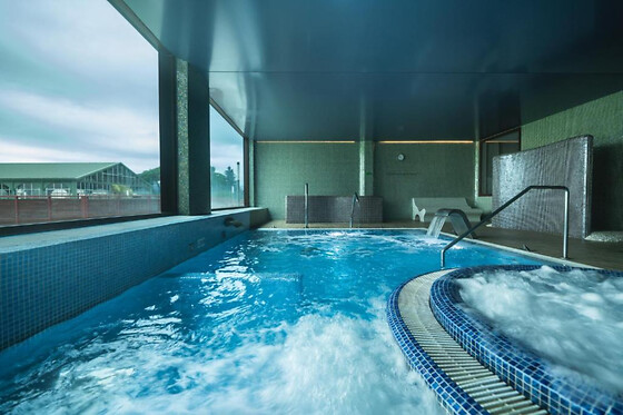 Una noche con desayuno y experiencia bienestar para 2 en Hotel Mas Solá**** en Santa Coloma de Farners (Girona)