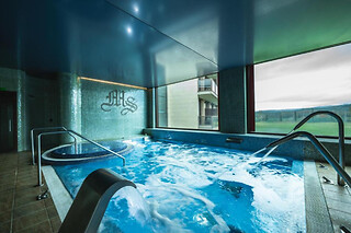 Una noche con desayuno y experiencia bienestar para 2 en Hotel Mas Solá**** en Santa Coloma de Farners (Girona)