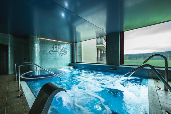 Una noche con desayuno y experiencia bienestar para 2 en Hotel Mas Solá**** en Santa Coloma de Farners (Girona)