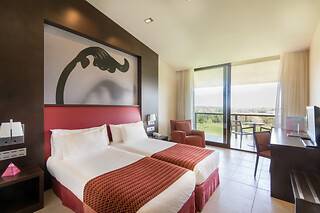 Una noche con desayuno y experiencia bienestar para 2 en Hotel Mas Solá**** en Santa Coloma de Farners (Girona)