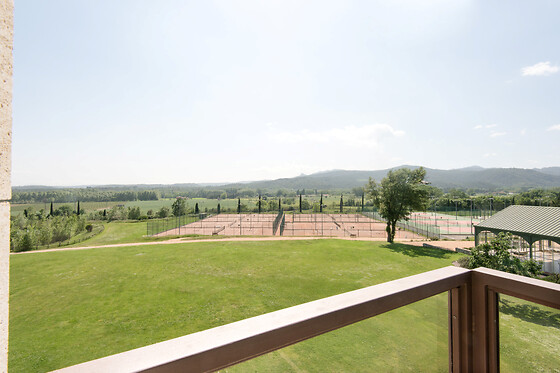 Una noche con desayuno y experiencia bienestar para 2 en Hotel Mas Solá**** en Santa Coloma de Farners (Girona)