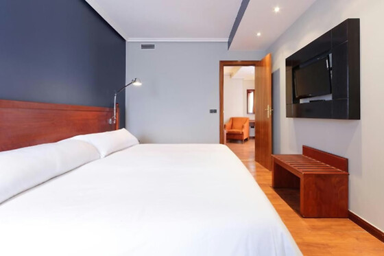 Una noche en suite con bañera hidromasaje para 2 en Hotel Segovia Sierra de Guadarrama en Los Ángeles de San Rafael (Segovia)