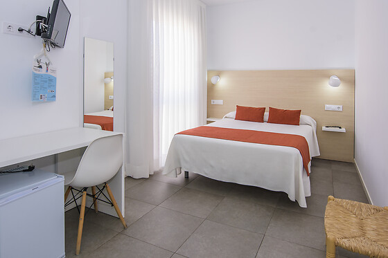 Dos noches en habitación doble estándar para 2 en Hostal La Isla en Carboneras (Almería)