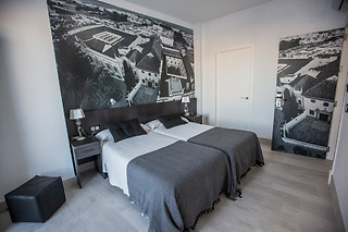Una noche con desayuno y cena para 3 en Hotel Barrio Nuevo** en Lebrija (Sevilla)