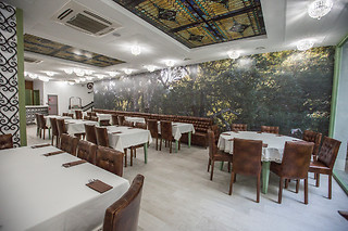 Una noche con desayuno y cena para 3 en Hotel Barrio Nuevo** en Lebrija (Sevilla)
