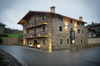 Una noche con desayuno para 2 en Hotel Osabarena** en Orozko (Vizcaya)