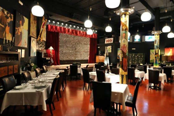 Una noche con desayuno y cena con espectáculo para 2 en Hotel Utopía Benalup**** en Benalup-Casas Viejas (Cádiz)