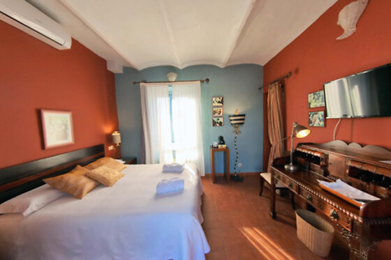Una noche con desayuno y cena con espectáculo para 2 en Hotel Utopía Benalup**** en Benalup-Casas Viejas (Cádiz)