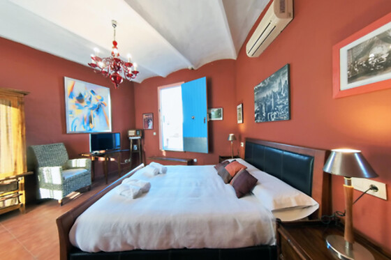 Una noche con desayuno y cena con espectáculo para 2 en Hotel Utopía Benalup**** en Benalup-Casas Viejas (Cádiz)