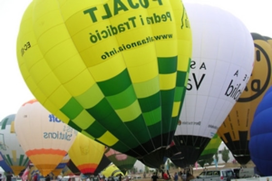Un vuelo en globo para 1 adulto y 1 niño en Camins de Vent en Lleida