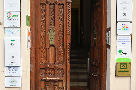 Un diseño de cejas con depilación y tinte para 1 Elisabeth Casablanca Wellness Boutique en Zaragoza