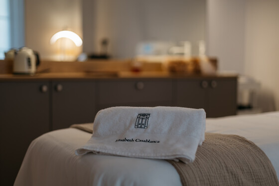 Un diseño de cejas con depilación y tinte para 1 Elisabeth Casablanca Wellness Boutique en Zaragoza