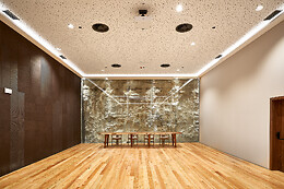 The Log Porto Hotel