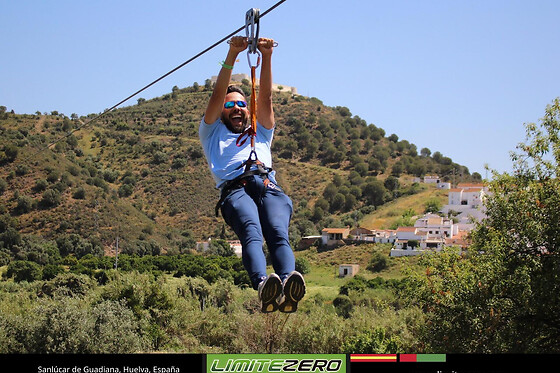 Un salto en tirolina para 4 en Limitezero en Sanlúcar de Guadiana (Huelva)