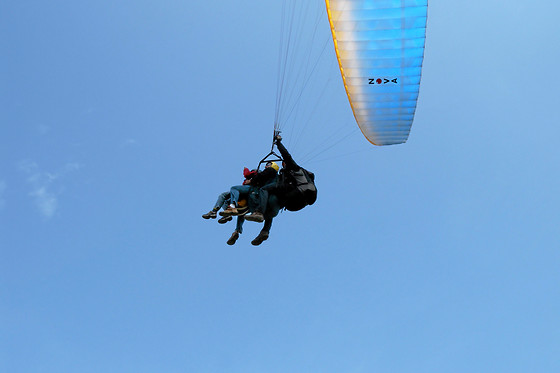 Un bautizo de vuelo en parapente para 2 en Parapent Entrenúvols en Ager (Lleida)