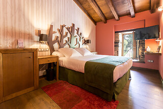 Dos noches en habitación deluxe con desayunos para 2 en Pazo Da Pena en Manzaneda (Ourense)