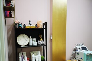 Un masaje facial relajante para 2 en Estética Maikai en Bilbao