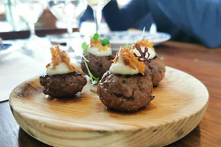 Una comida a una cena gourmet para 2 en Café de Altamira en Santiago de Compostela (A Coruña)