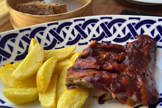 Una comida a una cena gourmet para 2 en Café de Altamira en Santiago de Compostela (A Coruña)