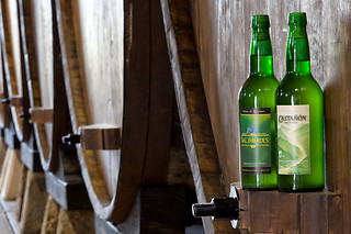 Una vista guida a la bodega con cata de 2 sidras y vermut de sidra con pincho para 2 en Llagar Sidra Castañón en Quintueles (Asturias)