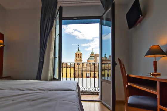 Una noche para 3 en Hotel Hispania en Zaragoza