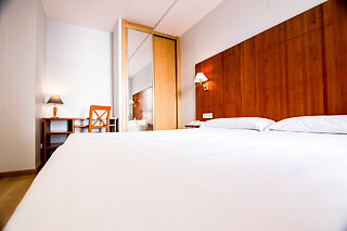 Una noche para 3 en Hotel Hispania en Zaragoza
