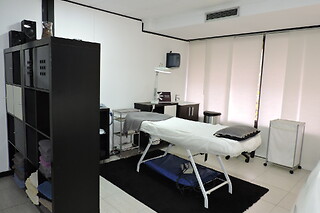 Un tratamiento facial triple para 2 en Bellezzia Clínicas Estéticas en Alicante