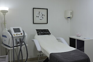 Un tratamiento facial triple para 2 en Bellezzia Clínicas Estéticas en Alicante