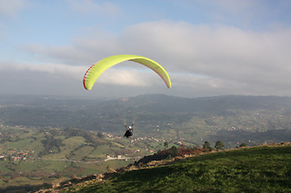 Un vuelo "Pico del Sol" en parapente biplaza para 1 en Parapentalia en Gijón (Asturias)
